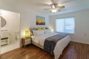 Family Friendly & King Suite & Fire Pit, 9 Mil DT - Image 5