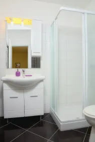 The house is located in a quiet area in the countryside, on the edge of Kanfanar, - Image 2