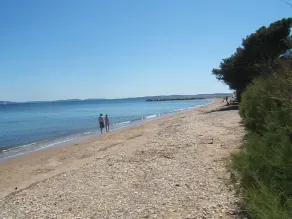 EXCEPTIONAL S. Berriau BEAUTIFUL T3 waterfront / garden level-Direct access plag - Image 3