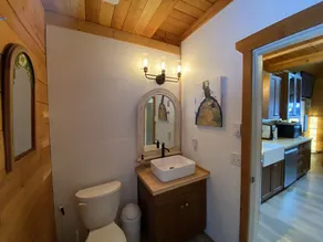 Quiet & Cozy Log Cabin near Revelstoke & Sicamous - Image 4