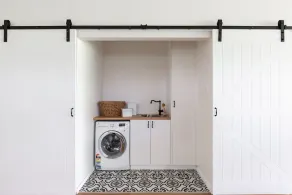 Spacious renovated cottage with pool - Image 2