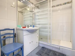 Bright 2-Bed Apt with Balcony & Parking for 5 in Stella Beach - Image 2