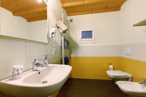 Room 'Amilcare' with Shared Terrace, Wi-Fi and Air Conditioning - Image 3