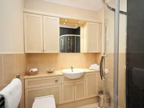 2 bedroom accommodation in Nr. Lyme Regis - Image 2