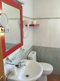 Los Trobos Haus<br>Das Hotel liegt in Villar de Otero, in den Ancares Leoneses<br>Vega Espinareda - Image 5