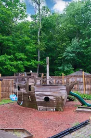 Karin's Place VT: Secluded post and beam with private pool, sauna, & playground - Image 5