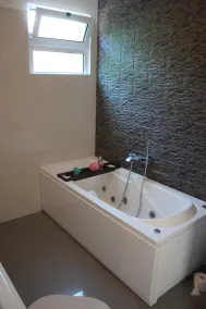 Beautiful large property with private heated pool - Image 3