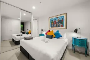 StayCentral - Hawthorn East Elegance with Study - Albert St, Hawthorn East -  2 Bedrooms, 2 Beds, 2 Bathrooms, 2 parking spots. - Image 4