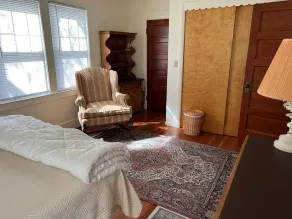 Charming 3 BRM family home in quiet neighborhood. 2 blocks from Lake Ontario. - Image 5