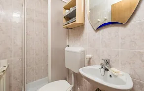 1 Bedroom Awesome Apartment In Veli Losinj - Image 2