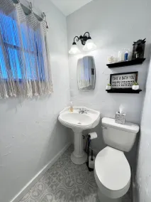 Bunkhouse on working cattle ranch minutes from town - Image 2