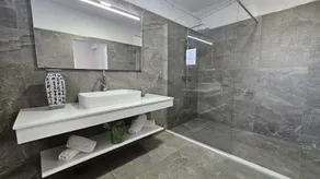 Casa de férias \"Casa Rural Dehesa De Las Yeguas\" com piscina, terraços e Wi-Fi - Image 2