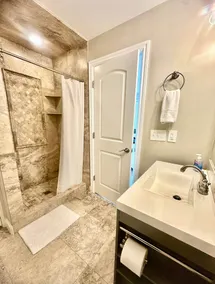 Beautiful Renovated Home Walk to University of Maine in Orono - Image 4