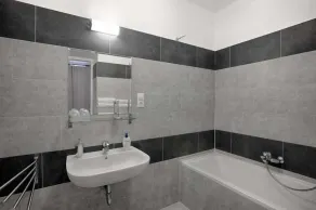 First Class Apartment - 160 sq.m,  4 Bedrooms + 4 Bathrooms, in centre - Image 2