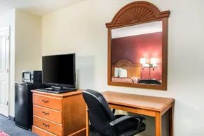 Rodeway Inn La Grange East - Image 2