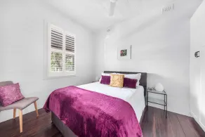 Stylish light-filled 2BR characterful cottage - Image 4