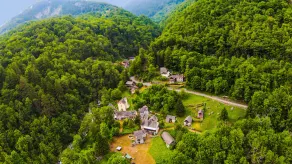 Rustic house surrounded by greenery - Image 3