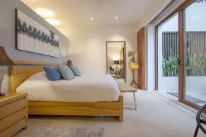 Paradise at your fingertips - Image 5