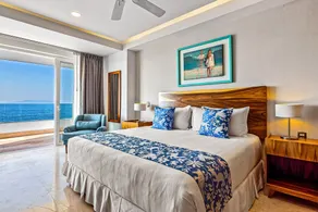 Lavish seaside escape with oceanfront views, amazing pool & pool spa - Image 5