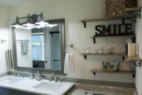 Newly renovated house in Olympia. Great for families. - Image 4