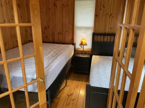 GORGEOUS 4 Season WATERFRONT Cottage Family Getaway, Sleeps up to 14 w loft apt - Image 2
