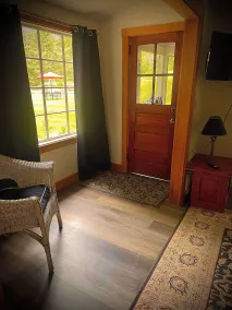 3 Bedroom Cottage with Private Shared Sandy Beach!! - Image 2