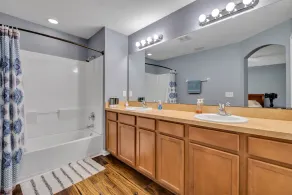 Beautiful and spacious townhome in Jacksonville - Image 2
