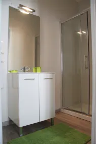 Ideelt beliggende mindre end 100 m fra stranden, butikker og markedet - Image 2