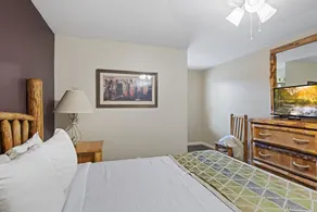 Outpost: Town Square Lodge 3 - Close to Town Square - Image 5