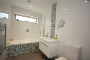 Idyllisk ejendom med privat boblebad, der er designet til at tilbyde enhver komfort i hjemmet, med et moderne gebyr - Image 5