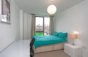 stylish one bedroom apartment close to the city of London - Image 4