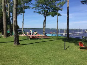 Gå lige ud til vandet, Lakefront Cottage-4 senge / 2 badeværelser, 10 sovepladser! - Image 2