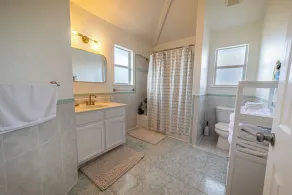 Modern Smart Townhouse | Premium Amenities | Nearby Restaurants | Full Kitchen - Image 4