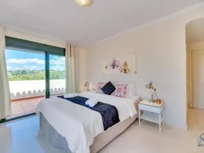 Modern and Spacious 2 BDRM Penthouse - 3 Pools and Sea Views - Image 2