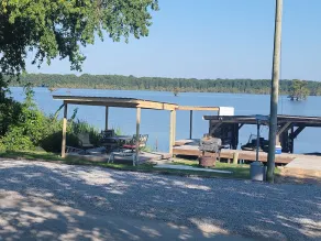 lake shower house with private boat dock free coffee wifi parking boat parking. - Image 4