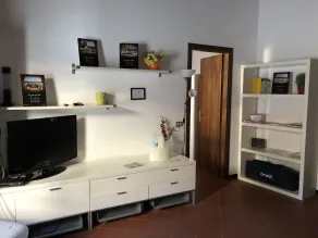 Apartment overlooking the park of the walls, a few steps from the main streets - Image 2