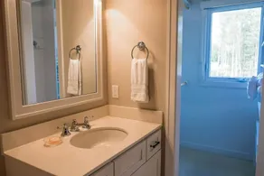 The Chesapeake: 3BR Boutique Suite Sleeps 10 | Pool, Hot Tub, Free Golf, Lake Mac Views - Image 4