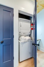 Couples! Bigfoot Tiny Home,  Hot Tub, Firepit, Roof top deck! New cozy cabin - Image 2
