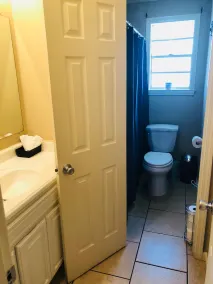 Ein schönes 3 Schlafzimmer, zwei Bäder, neu renoviertes Haus mit einem geräumigen Hinterhof - Image 4