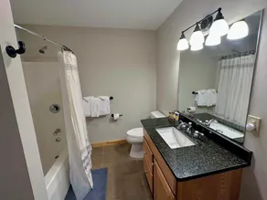 NEW Single family home with spectacular views and lots of space Privacy convenience and style - Image 3