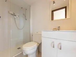 Schönes alleinstehendes Ferienhaus für 8 Personen mit  W-LAN, privatem Pool, TV und Innenhof - Image 4