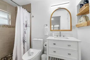Minutes to beaches and downtown- 3 bed house- coastal tropical living - Image 5