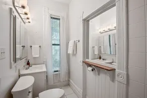 Charming 5-BR, 8 mins to ND, in Museum District - Image 4