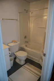 Centrally located, spacious, fully equipped townhome. Dog Friendly! - Image 4