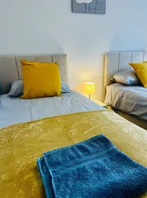 Chic Newly Built Apartment Nottingham - Image 4