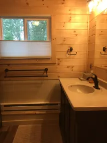 Smukke Lake Champlain Cottage - Image 3