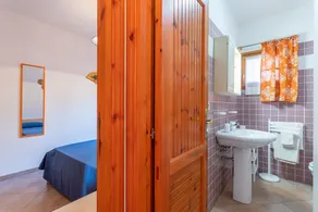 Appartement \"La Basoledda\" avec vue sur la mer, terrasse privée et climatisation. - Image 2