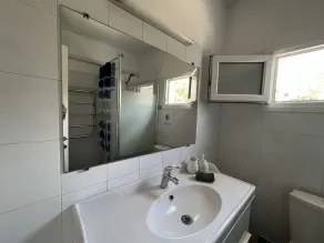 Private house and garden, spacious with sea view - Image 2