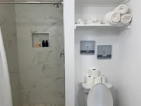 Private Studio/Downtown/Free Washer/Dryer/Fast Wi-Fi - Image 3