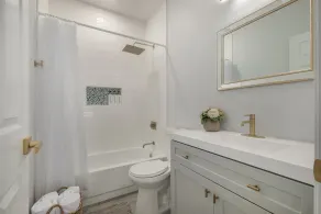 Beautiful Glendale home with FREE HEATED POOL - Image 3
